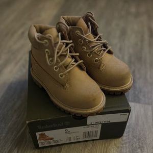 Light beige timberland boots (td)